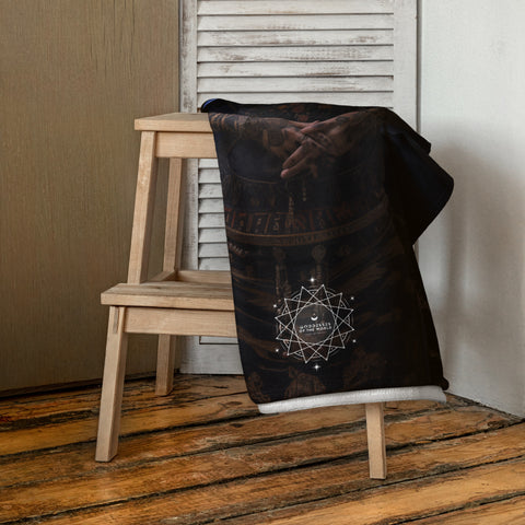 Hine-Nui-Te-Pō Goddess Lightweight Beach Towel