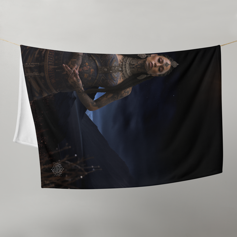 Hine-Nui-Te-Pō Goddess Throw Blanket