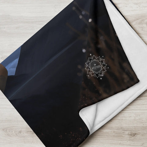 About my Brain Institute Blankets Hine-Nui-Te-Pō Goddess Throw Blanket